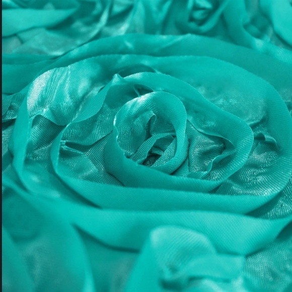 Wedding Rosette SATIN 120" Round Tablecloth - Dark Turquoise - Picture 5 of 8